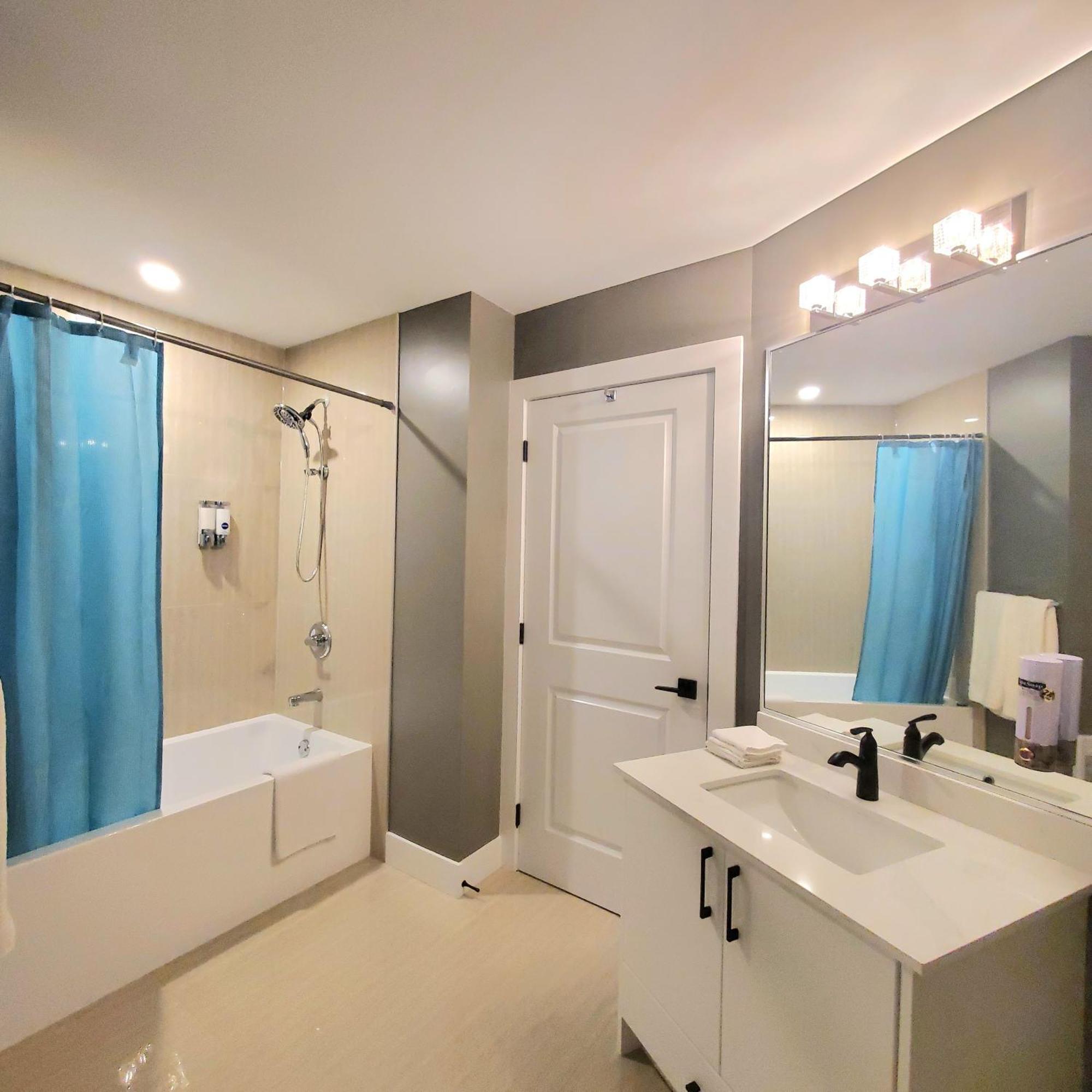 Mountain Retreat 3 Bedroom Garden House Near Heritage Park, Coliseum , Hwy 1, Fishing, Cultus Lake Чилівак Екстер'єр фото
