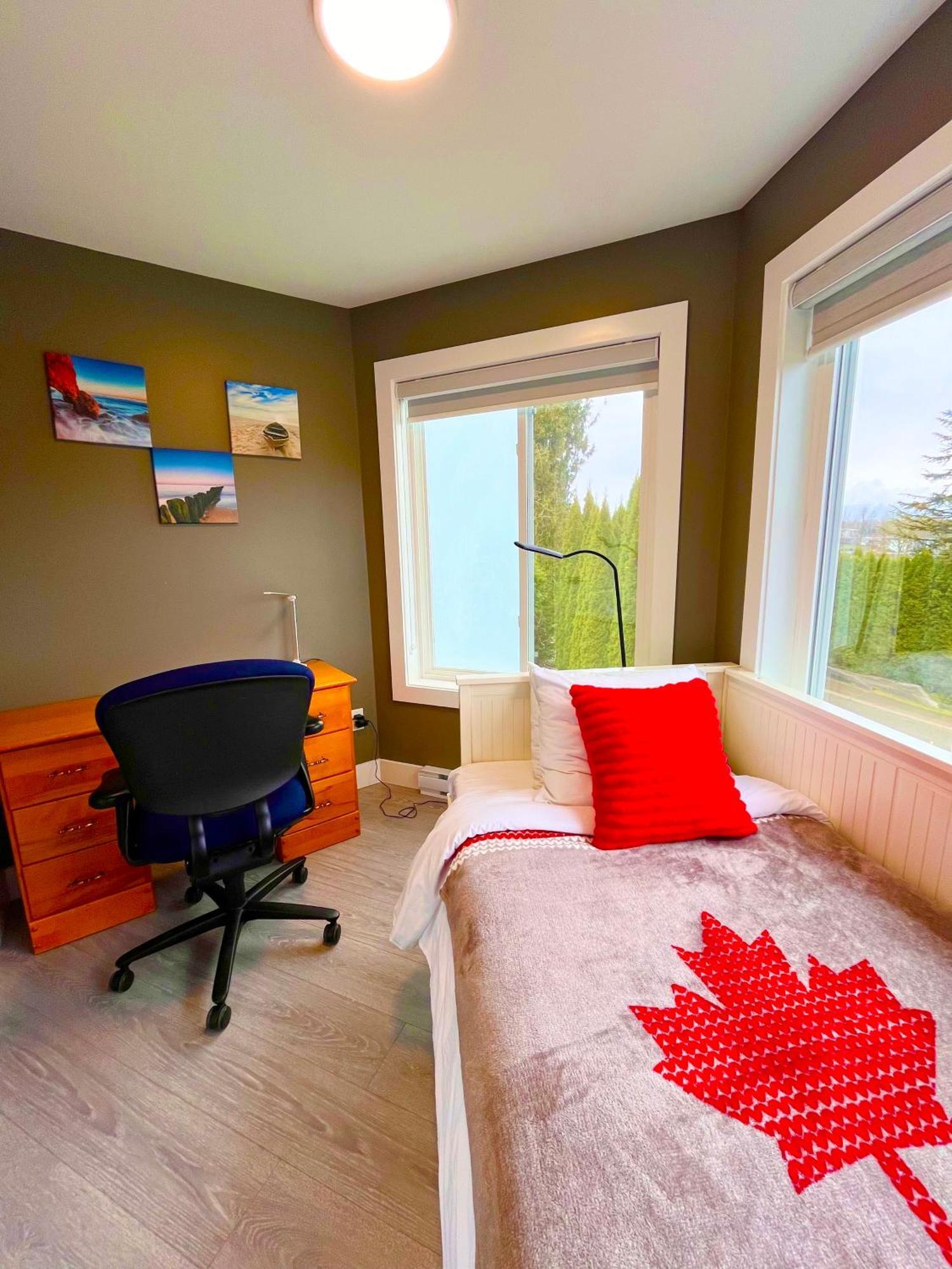 Mountain Retreat 3 Bedroom Garden House Near Heritage Park, Coliseum , Hwy 1, Fishing, Cultus Lake Чилівак Екстер'єр фото