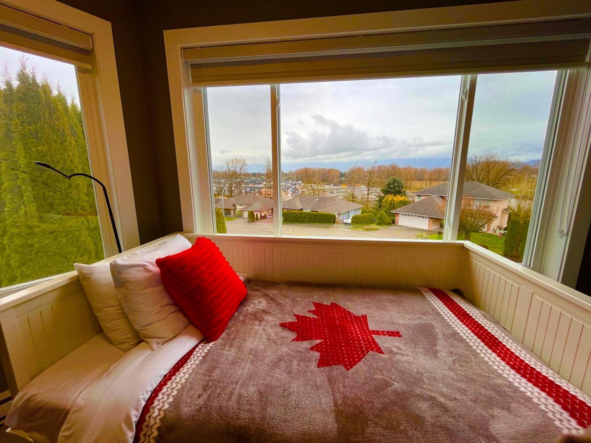 Mountain Retreat 3 Bedroom Garden House Near Heritage Park, Coliseum , Hwy 1, Fishing, Cultus Lake Чилівак Екстер'єр фото
